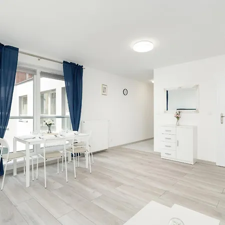 Studio Dla 4 Osob W Centrum Miasta By Rent Like بوزنان